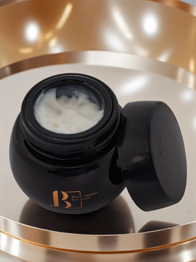 Luxelux Black Bandage Kontraŭmaljuniĝa Okulkremo