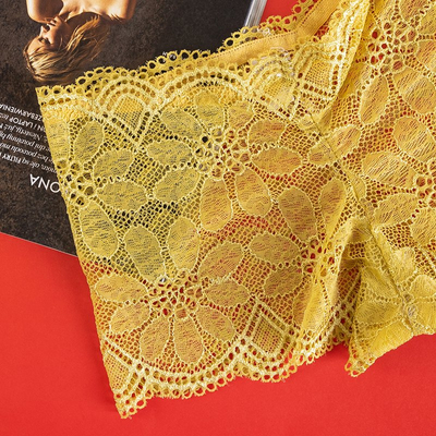 Women's yellow lace boxer shorts - Underwear