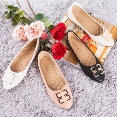 OUTLET White women's ballerinas with an ornament on the toe Rionach - Shoes