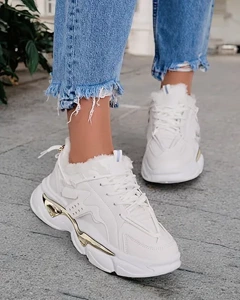 белый