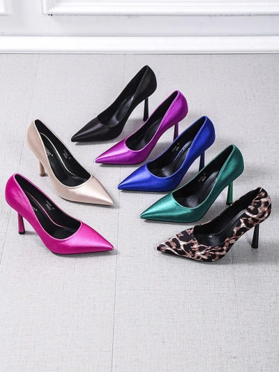 Royalfashion Women's satin-like pumps Satylies