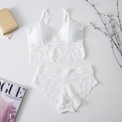Women's white lingerie set with lace - Underwear