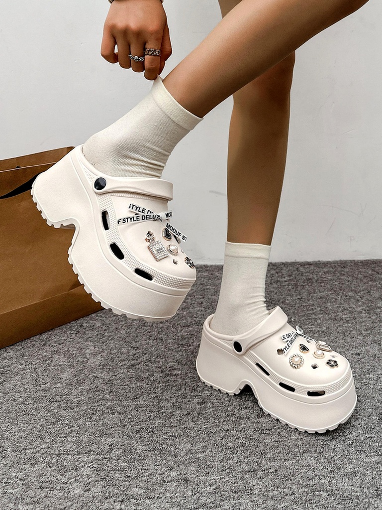 Royalfashion Sieviešu gumijas sandales ar dekoriem Dellos