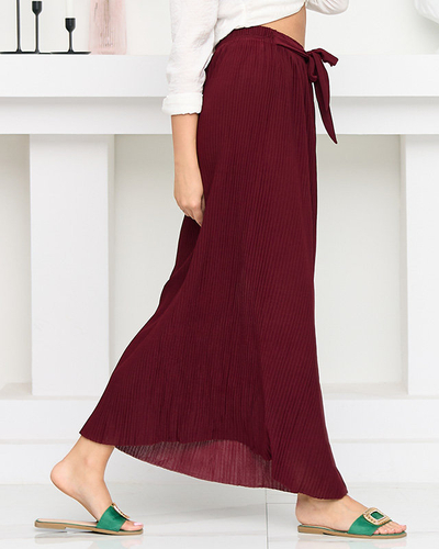 Ladies' burgundy pleated midi skirt with buttons - Footwear