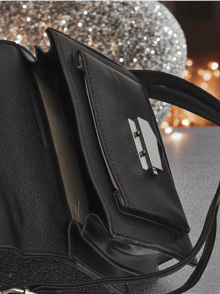 Royalfashion Women's envelope handbag with handle Amalthea Avorio