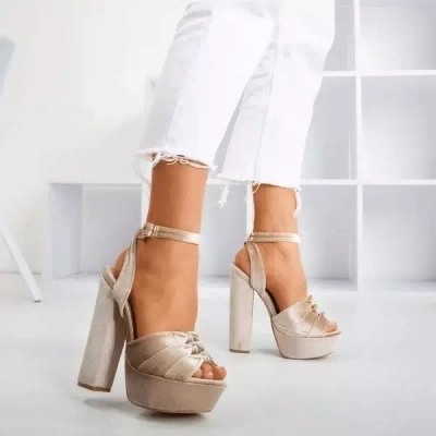 OUTLET Beige sandals on a post Scarrea - Footwear