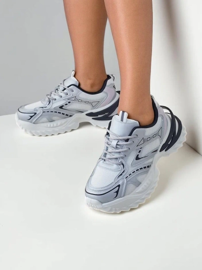 Royalfashion Women's sports sneakers on a thicker sole Nettes
