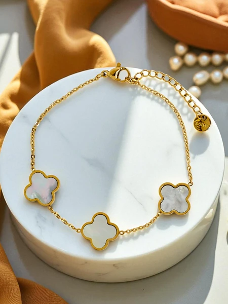 Callisto Nero Bracelet with Flower Motif