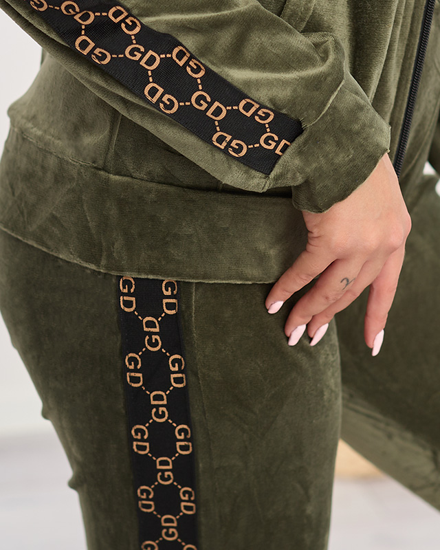 Sieviešu treniņtērpa komplekts ar zaļām svītrām - Apģērbs