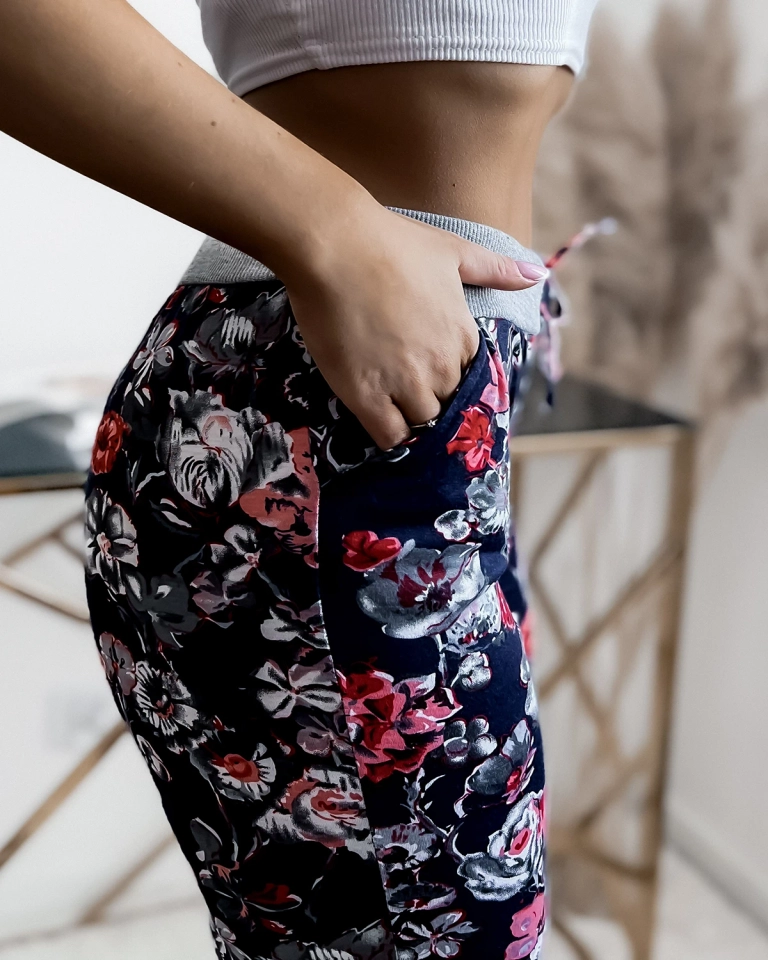 Женские шорты 3/4 темно-синего цвета с цветами PLUS SIZE - Одежда