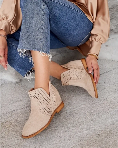 Royalfashion Light beige boots on a hidden anchor a'la cowgirls Besis