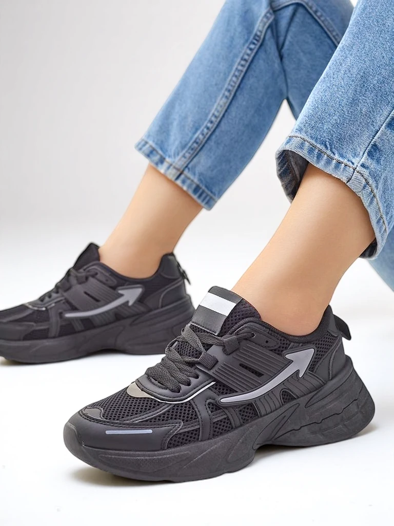 Royalfashion Women's sports sneakers on a thicker sole Beysa