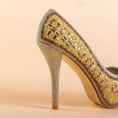 OUTLET Gold women's pumps with Verdad ornaments - Footwear