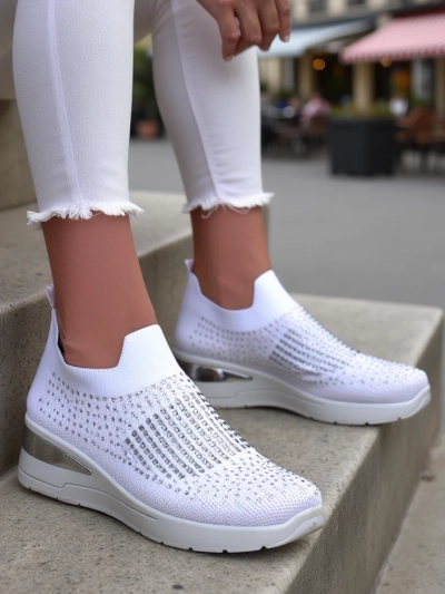 Royalfashion Slīdsošie sieviešu wedge sporta apavi ar rhinestones Qelavise