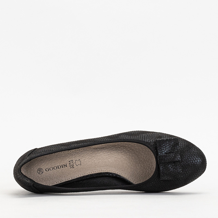 Black women's pumps with Vetina bow and embossing - Footwear