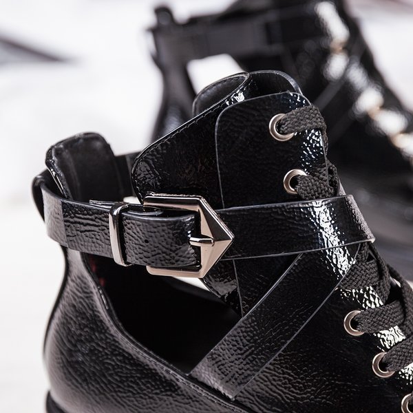 Czarne botki lakierowane na płaskim obcasie Ivone - Obuwie