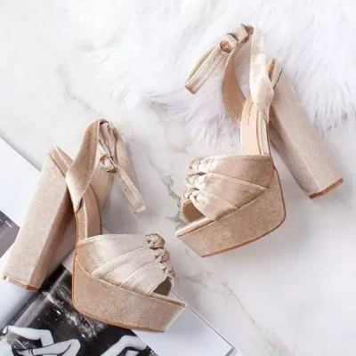 OUTLET Beige sandals on a post Scarrea - Footwear