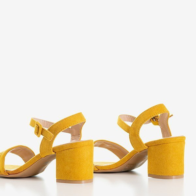 Mustard women's sandals on a low post Niusty - Footwear