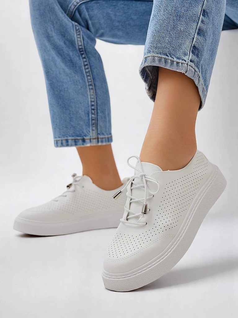 Royalfashion Women's perforated laced sports shoes Vaned