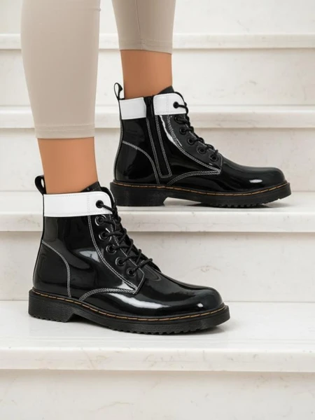 Perseida Nero women's ankle boots made of ecological patent leather, laced