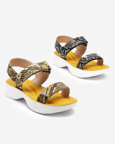 OUTLET Women's flat sandals with embossing a'la snake skin Koqi- Footwear