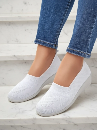 Biały Kwiat Thermis - Stylish Women's Wedge Shoes