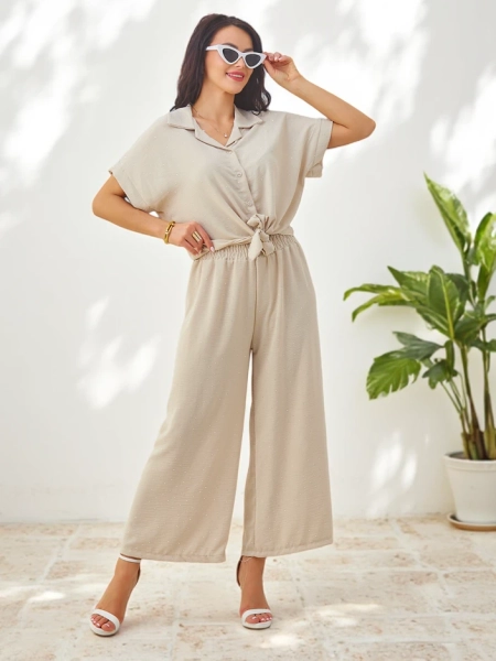 Royalfashion Sieviešu komplekts ar sasietu īsām piedurknēm un platām biksēm ar akmens izšuvumiem