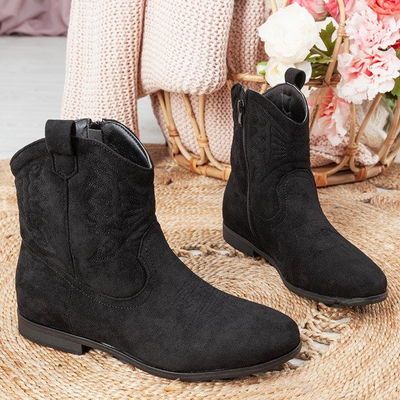 Czarne kowbojki na krytym koturnie Yuki - Obuwie