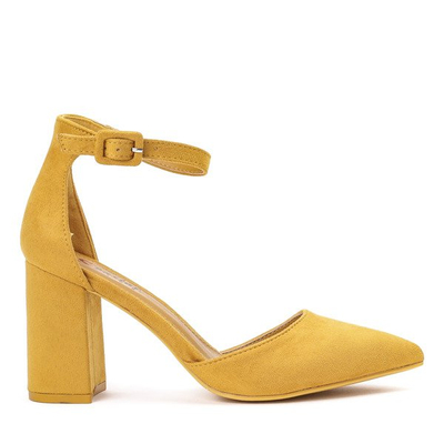 Yellow pumps on the Valentia post - Footwear