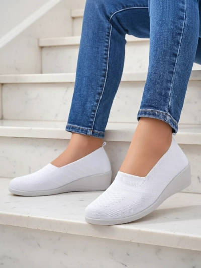 Biały Kwiat Thermis - Stylish Women's Wedge Shoes