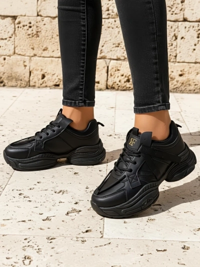 Royalfashion Women's sports sneakers on a thicker sole Quensi