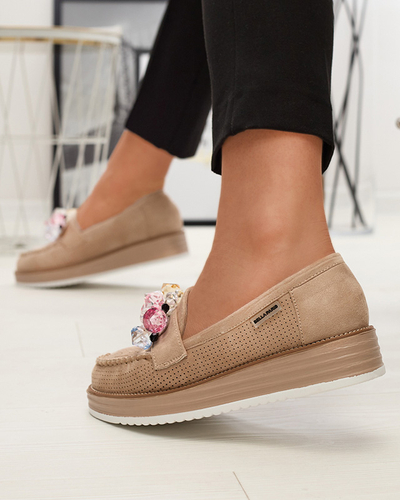 Gaiši brūni sieviešu mokasīni ar dekoratīviem kristāliem Liscutio- Footwear