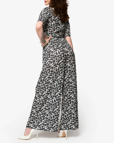 Balts plisēts sieviešu komplekts ar melniem ziediem - Apģērbs