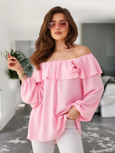 Royalfashion Sieviešu blūze no pleca ar volāniem un ziediem