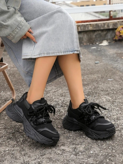 Royalfashion Women's sporty sneakers on a thicker sole Loness