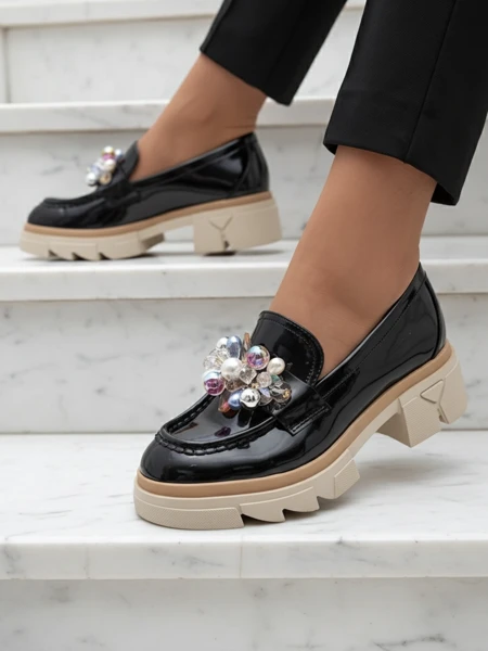 Livia Elegante - Mokasine luksoze të zeza me taka të sheshta