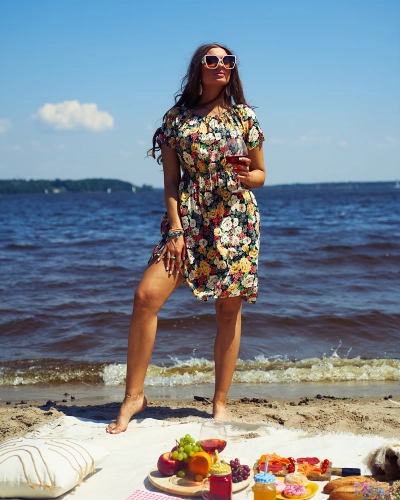 Royalfashion Женское цветочное мини-платье a'la hiszpanka черного цвета