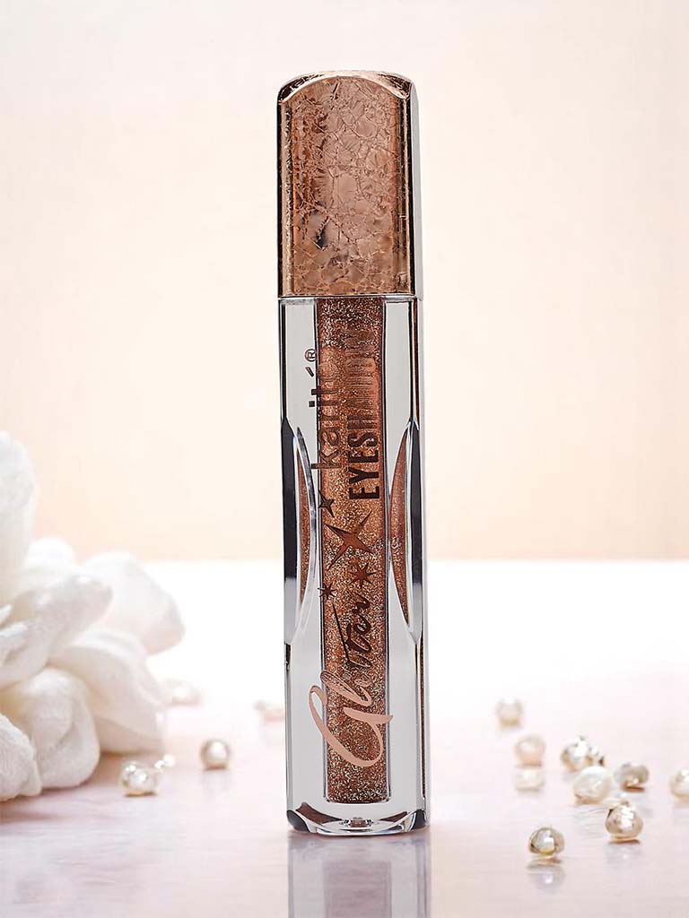 Shimmering liquid eyeshadow in the color Soil