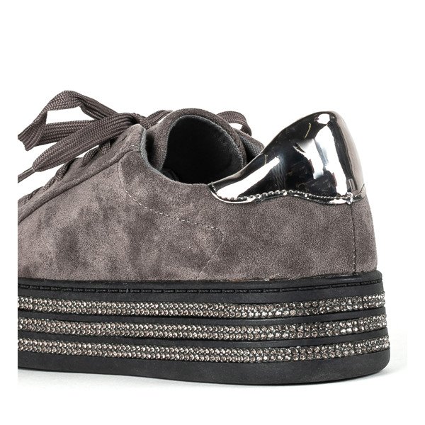 Gray sports shoes on the Vahili platform - Footwear 1