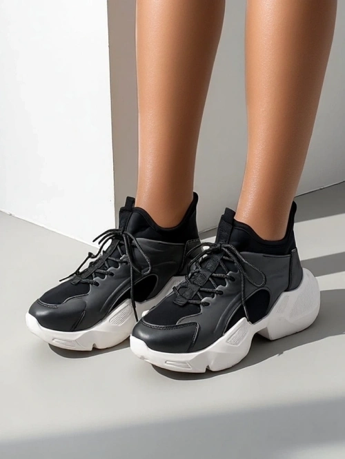 Royalfashion Women's sporty sneakers on a thicker sole Vivers