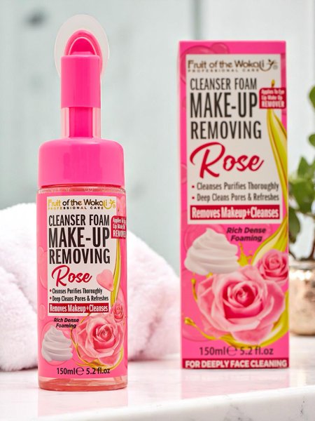Cleansing and regenerating face foam with rose and brush