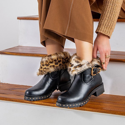 Rahel's black flat-heel boots - Footwear