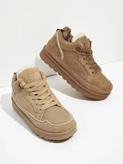 Sneakers for woman wey get fut Faylo