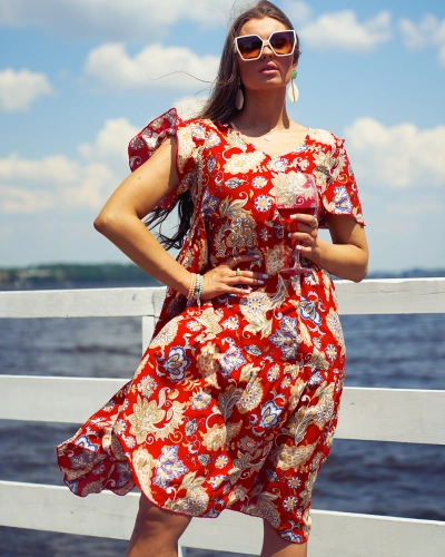 Royalfashion Sarkana sieviešu kleita ar krāsainu ziedu rakstu