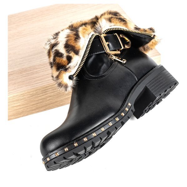 Rahel's black flat-heel boots - Footwear