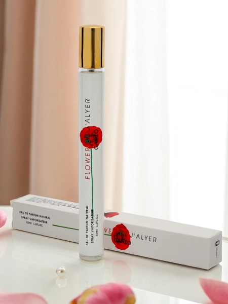 Ujë parfumi i frymëzuar për femra Flower