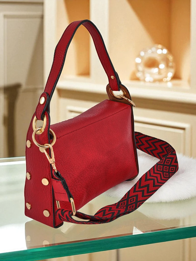 Ariadna Rosso women's eco-leather handbag with a decorative bee, red
