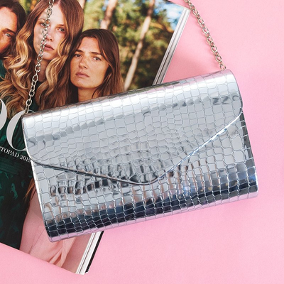 Серебряный женский клатч на цепочке