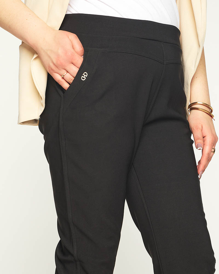 Black women's 3/4 PLUS SIZE fabric shorts - Clothing