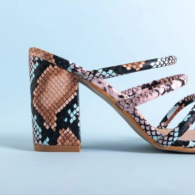 OUTLET Pink slippers with embossing on the higher post of Furlis - Footwear